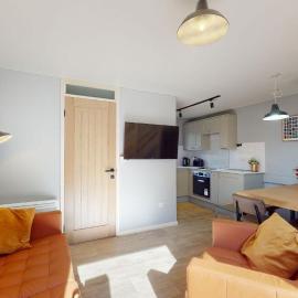 19 Strawberry Hill, Tolroy Manor