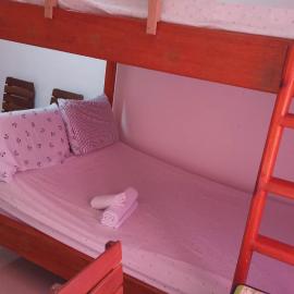 Bearby's Homestay Siargao - FAMILY ROOM, hotel v destinácii Catangnan