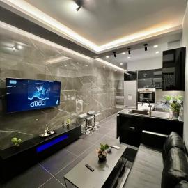 Luxury Black and White Interior Apartments & Rooftop Terrace, hotel in Kalamata