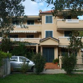 Apartments Laništa - Dragović, hotel a Petrovac na Moru