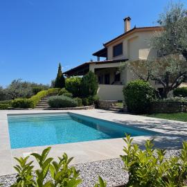 Ampelos Hillside Villa, hotel Akrátában