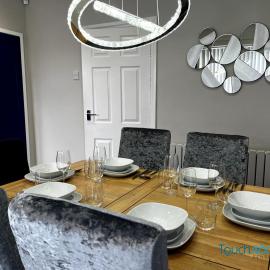 Cosy Home near to HS2, Airport, Solihull, NEC, M42, hotel in Sheldon
