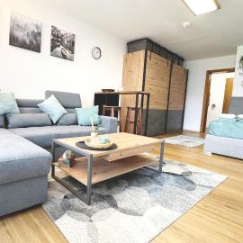 Moderne, 1-Zimmer Ferienwohnung mit Bergblick