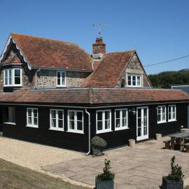 Greystone Cottage - Sea views, short stroll to a beautiful sandy beach، فندق في Brook