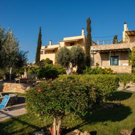Sivas Apartments-Studios,Sigelakis with very nice view، فندق في Sívas