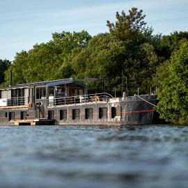 La Rivière House - Péniche Carpe Diem, hotel in Nantes