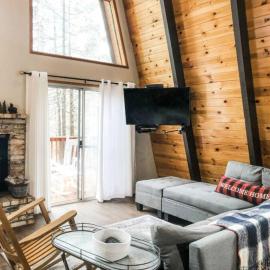 Summer Escape Chalet with Pool Access in BLS, hotel in Arnold