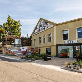 Wellness Hotel Kocanda, khách sạn ở Děčín