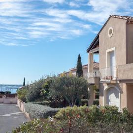 Appartement lumineux à Bouzigues, plage à 50m, jardin et parking