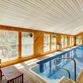 Lake George Oasis w/ 9 Acres, Hot Tub & Game Room!, hotell i Diamond Point