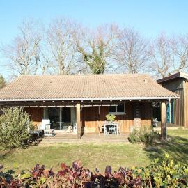 Wooden house by the sea, Hotel in Hourtin