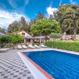 Villa Rafaela, hotel Koszkinúban