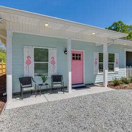 Walk to Restaurants! Coastal Carolina Escape, hotel in Ocean Isle Beach