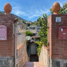 Viesnīca Casa Wanda - Restyled 2026 Edition Holiday Home, Ischia Center pilsētā Ischia Town