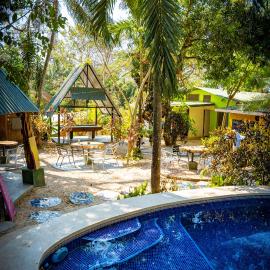 Pura Vida Mini Hostel Santa Teresa, hotel di Santa Teresa Beach
