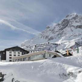Hotel Zürserhof, готель у місті Цюрс-ам-Арльберг