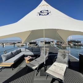 Hausboote am Bärwalder See Traumhaus-mieten, hotel v destinaci Klitten