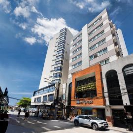 Viesnīca Miramar Hotel pilsētā Balneariu Kamboriu