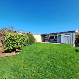 Ferienhaus Nordseebrise Sonnenterrasse, zentral und ruhig – hotel w mieście Horumersiel