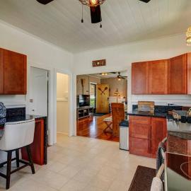 NEW Paddler's Inn- 3BR Hilo Downtown, Hotel in Hilo