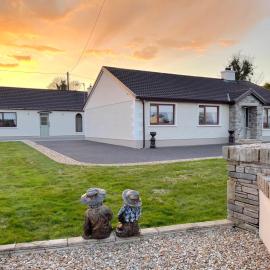 Steeple View B&B Guesthouse Donegal - Newly renovated in 2023, hotelli kohteessa Ballybofey