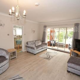 Little Hare Lodge - Spacious 2 bedroom attached bungalow
