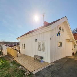 Amazing Home In Hovenäset With Kitchen, hotelli Hovenäsetissä