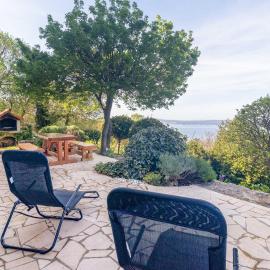 Beach Front Apartment In Crikvenica With Wifi