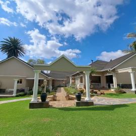 Longtom Farm Guesthouse, hotel di Lydenburg