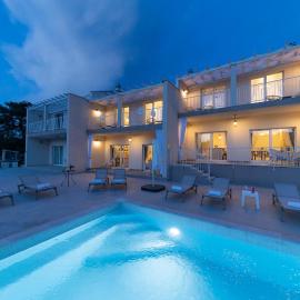 Tilagus holiday villa - Nostromo、Žmanのホテル