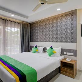 Treebo Love Shore Residency, Near Lakeshore Hospital, hotel a Cochin