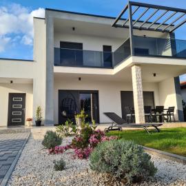 Villa Adria near Šibenik, 90 meters from the sea
