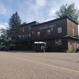 Balmoral Hotel, отель в городе Barrys Bay