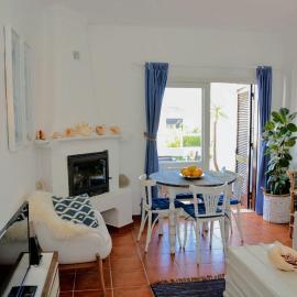 Casa Blu, Beach Boho Chic, Beach and Pool - Fast Wifi, hotel in Porches