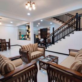 Highway Twin Home East wing, hotel a Kadawata