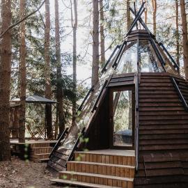 CallTipi glass house, hotel en Kalgriaužiai