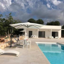 LA CORTE BIANCA LUXURY VILLA, hotel v destinaci Ostuni