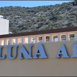 La Luna Apartments