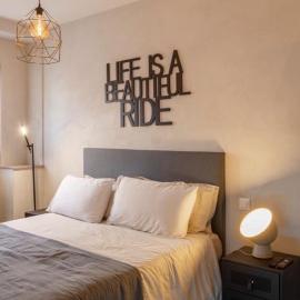 Relais Flora Arzo Appartamento superior di vacanza con posteggio, hotel v destinaci Mendrisio