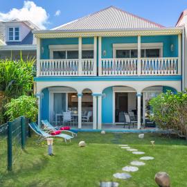 Sur la plage de la Baie Orientale, maison 4p avec jardin privatif et citerne d'eau !, Hotel in Orient Bay
