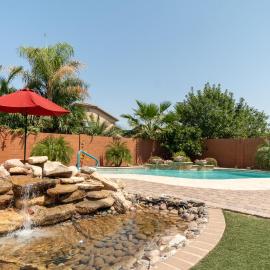Oasis Villa With Pool, Putting Green & Pool Table, Hotel in Maricopa