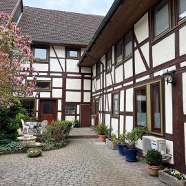 Ferienwohnung/Monteurwohnung in ruhigem Innenhof, hotel in Nörten-Hardenberg