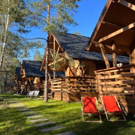 BORSKÓWKA domki z balią z jacuzzi i sauna، فندق في بورسك
