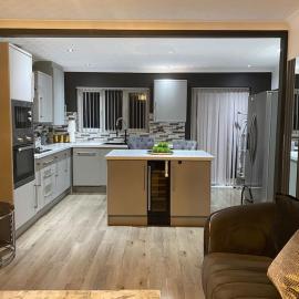 Stunning 3-bedroom Great Sankey Home, hotel i Great Sankey