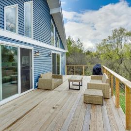 Sleepy Hollow Lake Home w/ Deck, Pool Access!, Hotel in Athens