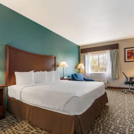 SureStay Plus Hotel by Best Western Topeka, hotel en Topeka