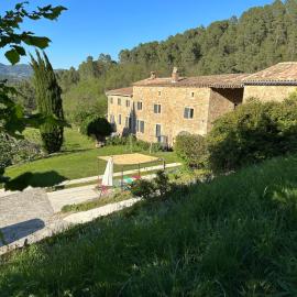 Studio avec terrasse dans mas historique cevenol โรงแรมในSaint-Paul-la-Coste