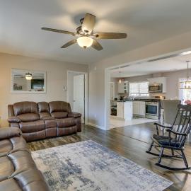 Walk to Lake Wallenpaupack: Poconos Vacation Home: Lake Ariel şehrinde bir otel