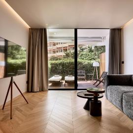 Cama Luxury Suites Kavouri