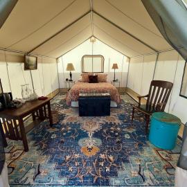 Zinnia Glamping Tent at Zenzen Gardens, hotel a Paonia